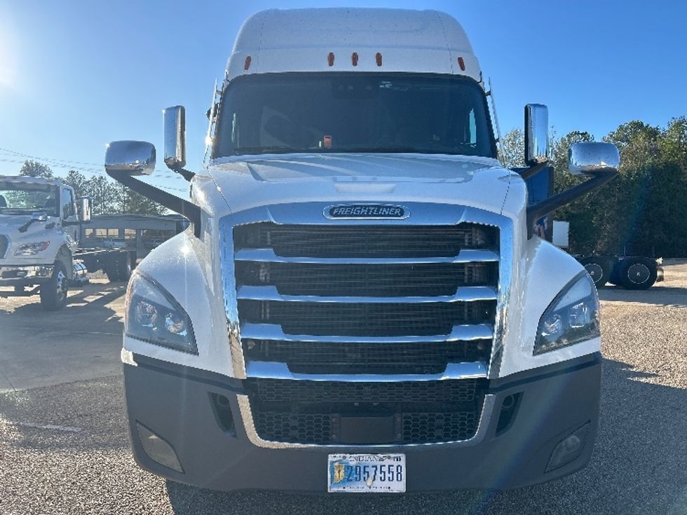 Sleeper Tractor-Heavy Duty Tractors-Freightliner-2021-T12664ST-Belden-MS-559,004\n\t\tmiles-$ 68,750 - Image 2