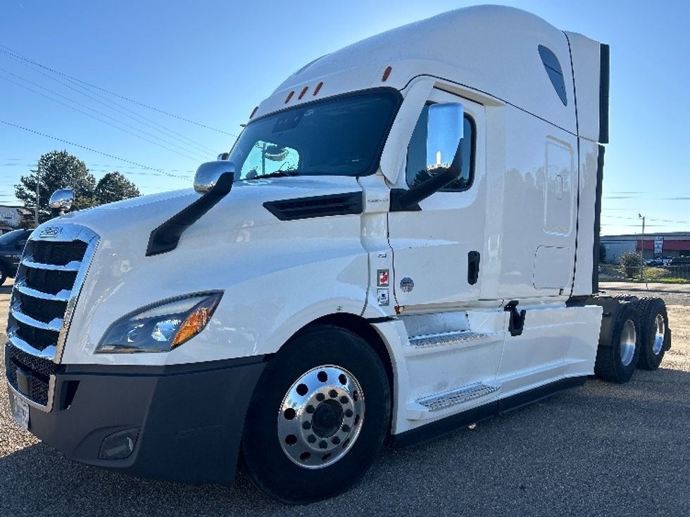 Sleeper Tractor-Heavy Duty Tractors-Freightliner-2021-T12664ST-Belden-MS-559,004\n\t\tmiles-$ 68,750 - Image 3