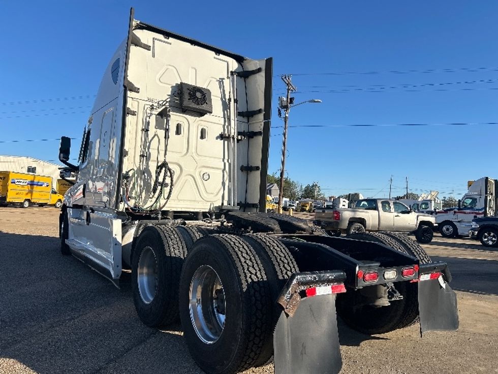 Sleeper Tractor-Heavy Duty Tractors-Freightliner-2021-T12664ST-Belden-MS-559,004\n\t\tmiles-$ 68,750 - Image 5