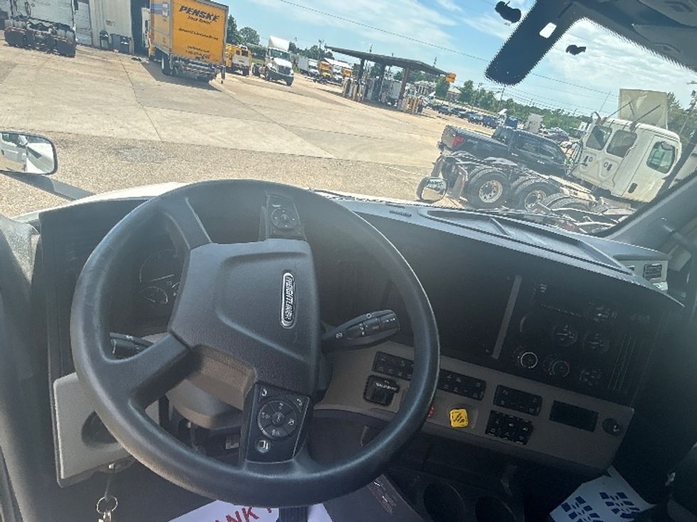 Sleeper Tractor-Heavy Duty Tractors-Freightliner-2021-T12664ST-Belden-MS-707,832\n\t\tmiles-$ 45,500 - Image 11