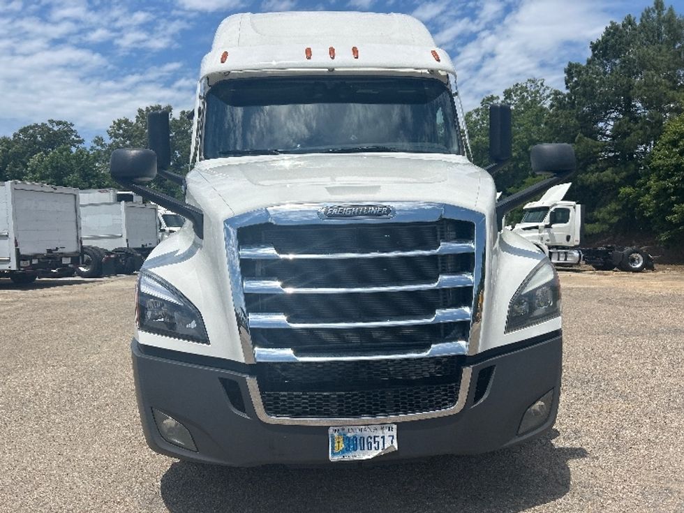 Sleeper Tractor-Heavy Duty Tractors-Freightliner-2021-T12664ST-Belden-MS-707,832\n\t\tmiles-$ 45,500 - Image 2