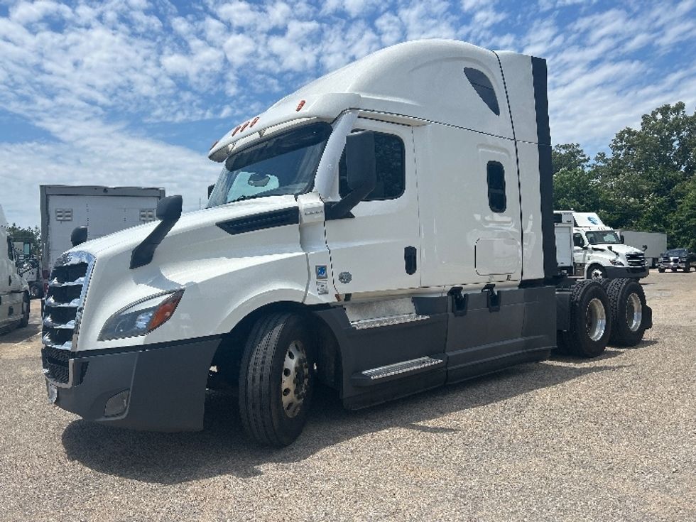Sleeper Tractor-Heavy Duty Tractors-Freightliner-2021-T12664ST-Belden-MS-707,832\n\t\tmiles-$ 45,500 - Image 3