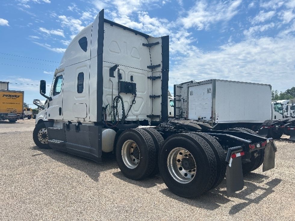 Sleeper Tractor-Heavy Duty Tractors-Freightliner-2021-T12664ST-Belden-MS-707,832\n\t\tmiles-$ 45,500 - Image 5