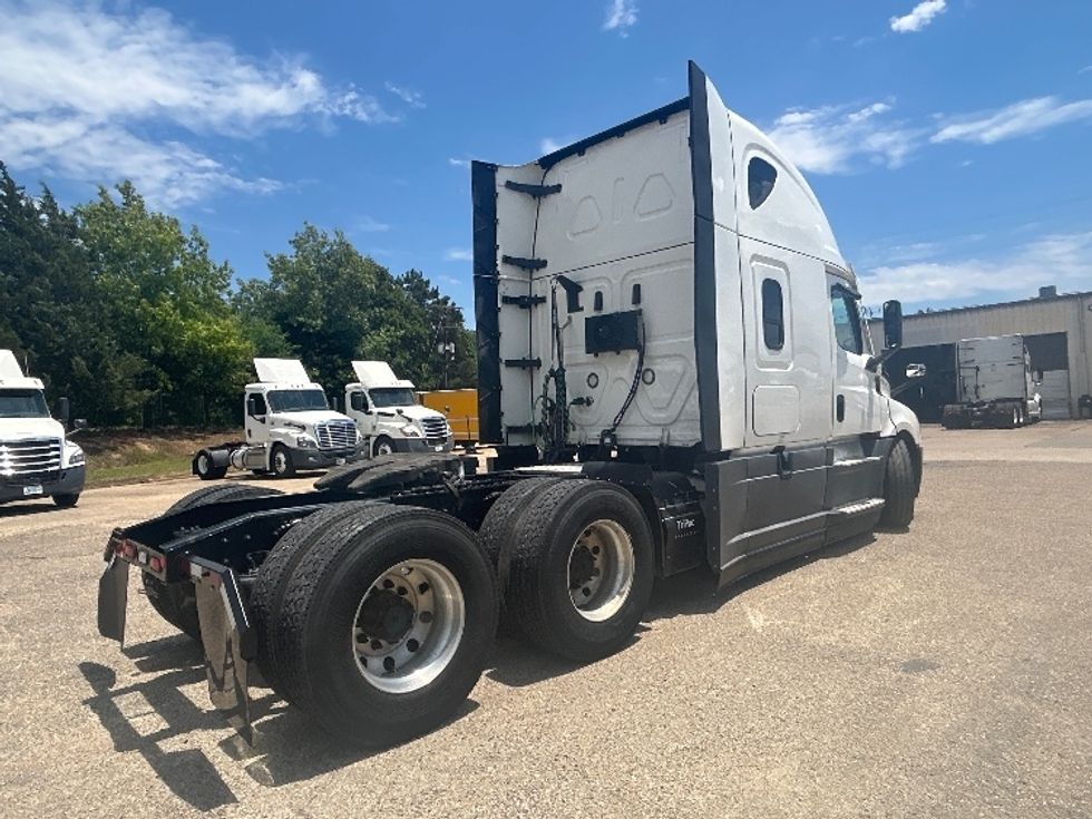 Sleeper Tractor-Heavy Duty Tractors-Freightliner-2021-T12664ST-Belden-MS-707,832\n\t\tmiles-$ 45,500 - Image 7
