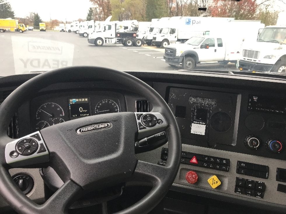 Sleeper Tractor-Heavy Duty Tractors-Freightliner-2021-T12664ST-Bensalem-PA-529,440\n\t\tmiles-$ 59,500 - Image 11