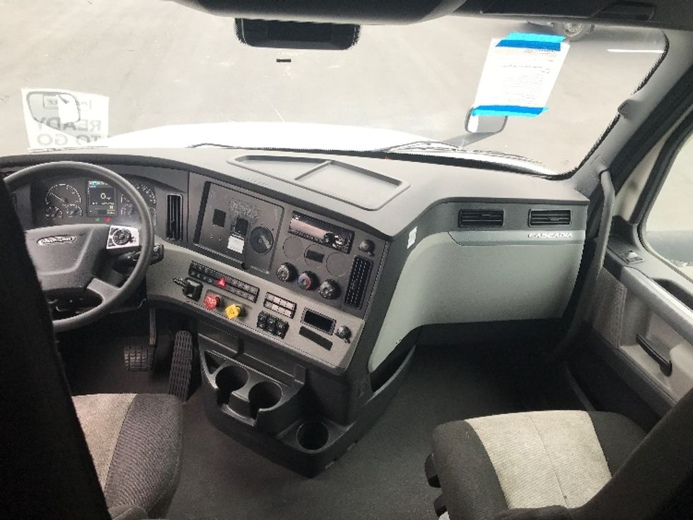 Sleeper Tractor-Heavy Duty Tractors-Freightliner-2021-T12664ST-Bensalem-PA-529,440\n\t\tmiles-$ 59,500 - Image 12