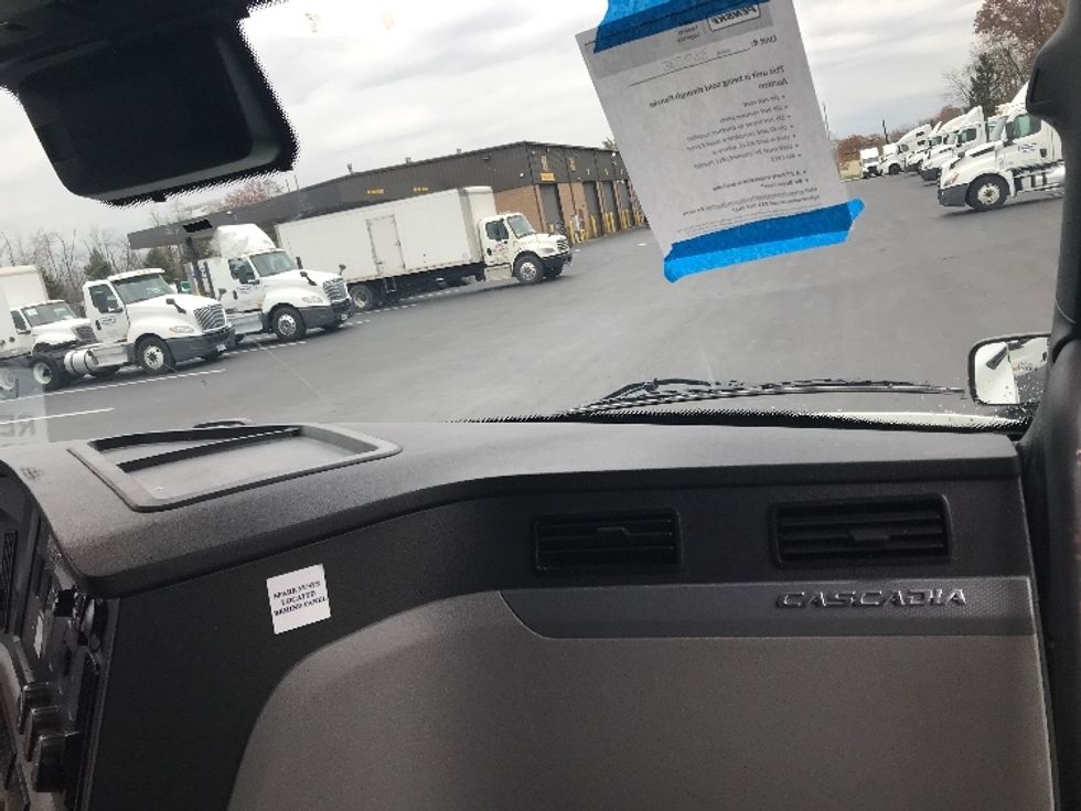 Sleeper Tractor-Heavy Duty Tractors-Freightliner-2021-T12664ST-Bensalem-PA-529,440\n\t\tmiles-$ 59,500 - Image 14