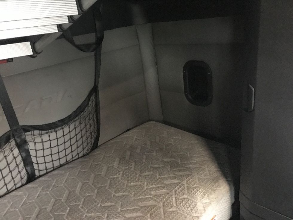 Sleeper Tractor-Heavy Duty Tractors-Freightliner-2021-T12664ST-Bensalem-PA-529,440\n\t\tmiles-$ 59,500 - Image 17