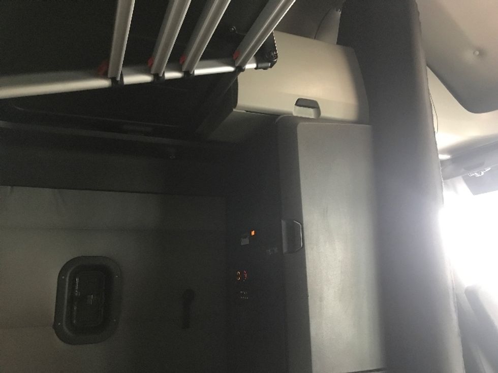 Sleeper Tractor-Heavy Duty Tractors-Freightliner-2021-T12664ST-Bensalem-PA-529,440\n\t\tmiles-$ 59,500 - Image 19