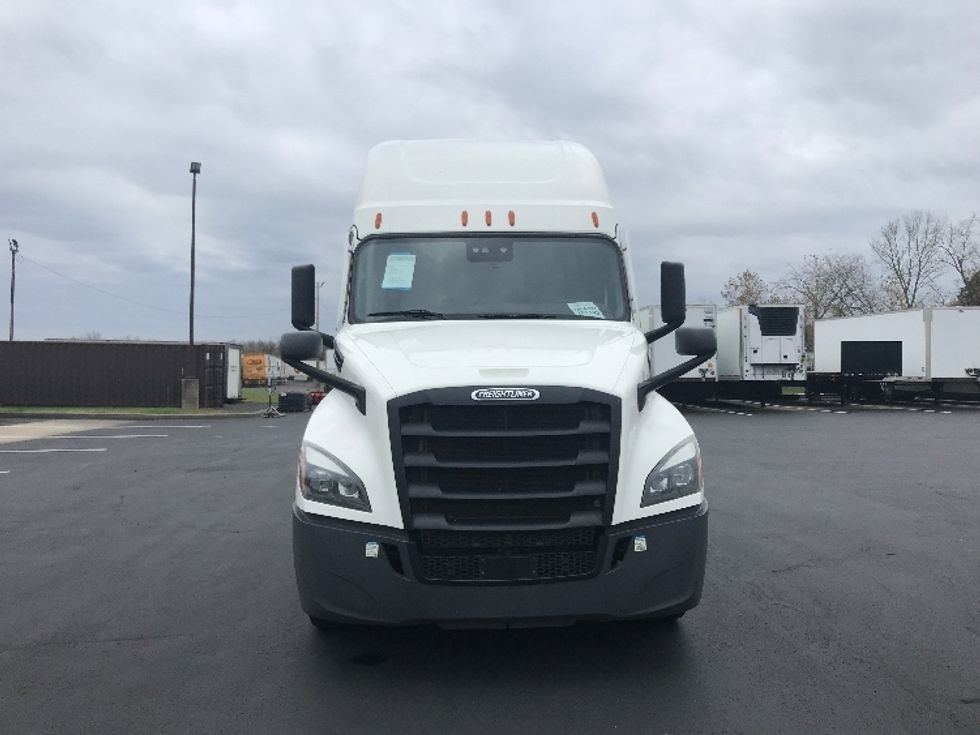 Sleeper Tractor-Heavy Duty Tractors-Freightliner-2021-T12664ST-Bensalem-PA-529,440\n\t\tmiles-$ 59,500 - Image 2