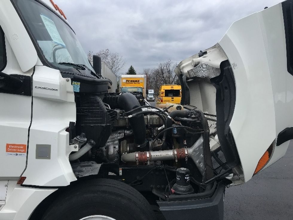 Sleeper Tractor-Heavy Duty Tractors-Freightliner-2021-T12664ST-Bensalem-PA-529,440\n\t\tmiles-$ 59,500 - Image 20
