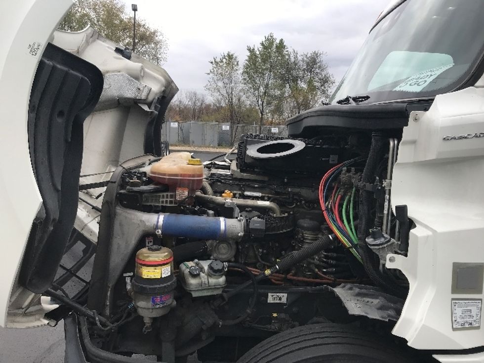 Sleeper Tractor-Heavy Duty Tractors-Freightliner-2021-T12664ST-Bensalem-PA-529,440\n\t\tmiles-$ 59,500 - Image 21