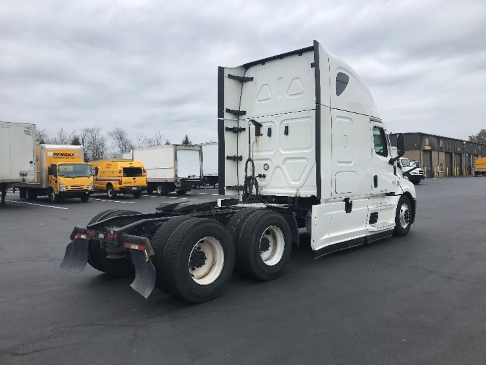Sleeper Tractor-Heavy Duty Tractors-Freightliner-2021-T12664ST-Bensalem-PA-529,440\n\t\tmiles-$ 59,500 - Image 7
