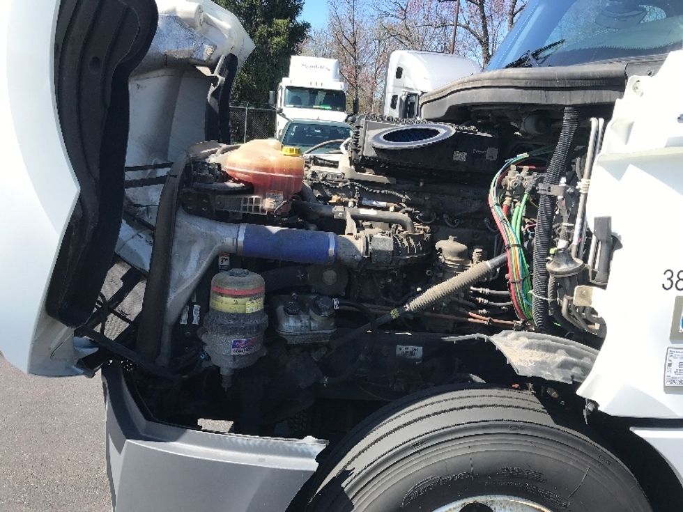 Sleeper Tractor-Heavy Duty Tractors-Freightliner-2021-T12664ST-Bensalem-PA-592,487\n\t\tmiles-$ 52,000 - Image 21