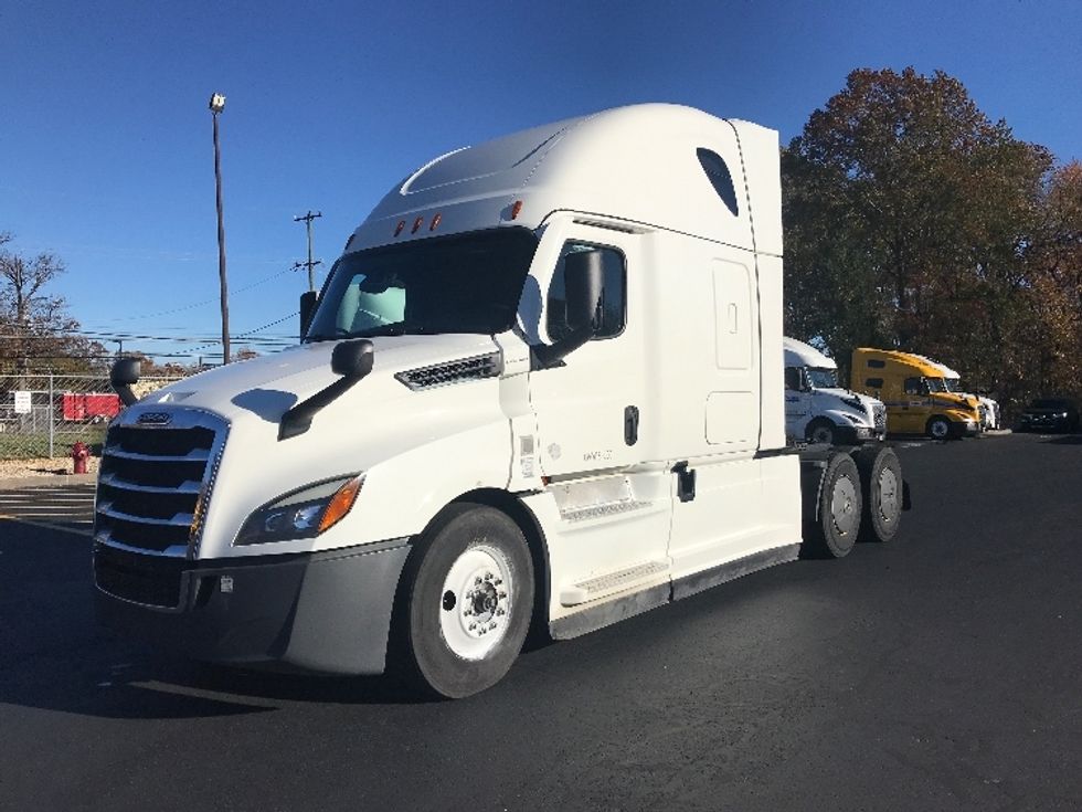 Sleeper Tractor-Heavy Duty Tractors-Freightliner-2021-T12664ST-Bensalem-PA-592,487\n\t\tmiles-$ 52,000 - Image 3