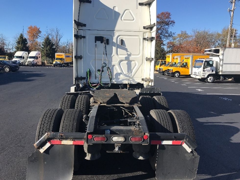 Sleeper Tractor-Heavy Duty Tractors-Freightliner-2021-T12664ST-Bensalem-PA-592,487\n\t\tmiles-$ 52,000 - Image 6