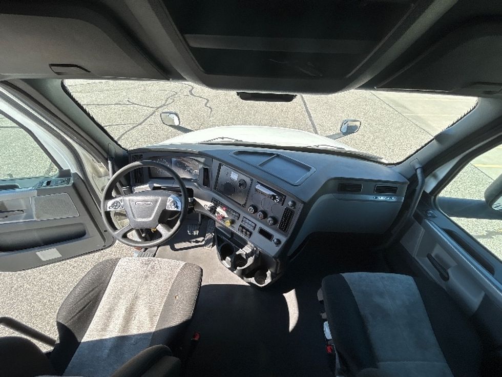Sleeper Tractor-Heavy Duty Tractors-Freightliner-2021-T12664ST-Billings-MT-540,620\n\t\tmiles-$ 69,250 - Image 12