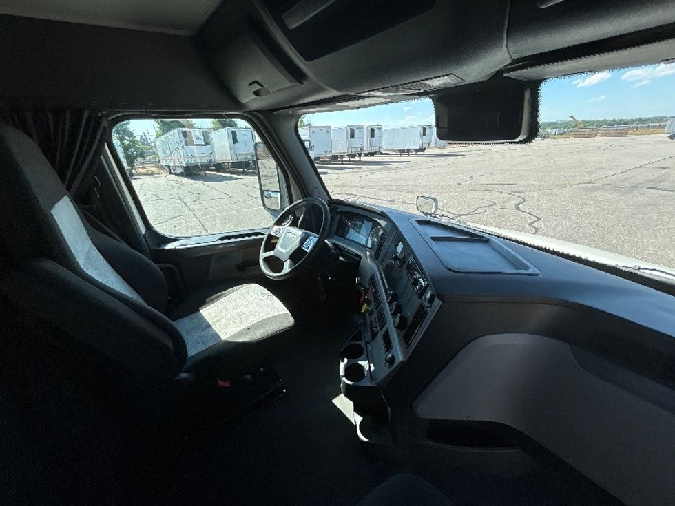 Sleeper Tractor-Heavy Duty Tractors-Freightliner-2021-T12664ST-Billings-MT-540,620\n\t\tmiles-$ 69,250 - Image 15