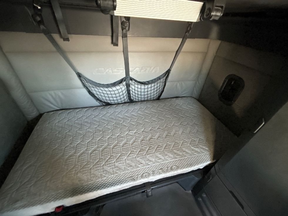 Sleeper Tractor-Heavy Duty Tractors-Freightliner-2021-T12664ST-Billings-MT-540,620\n\t\tmiles-$ 69,250 - Image 17