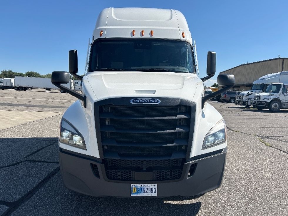 Sleeper Tractor-Heavy Duty Tractors-Freightliner-2021-T12664ST-Billings-MT-540,620\n\t\tmiles-$ 69,250 - Image 2