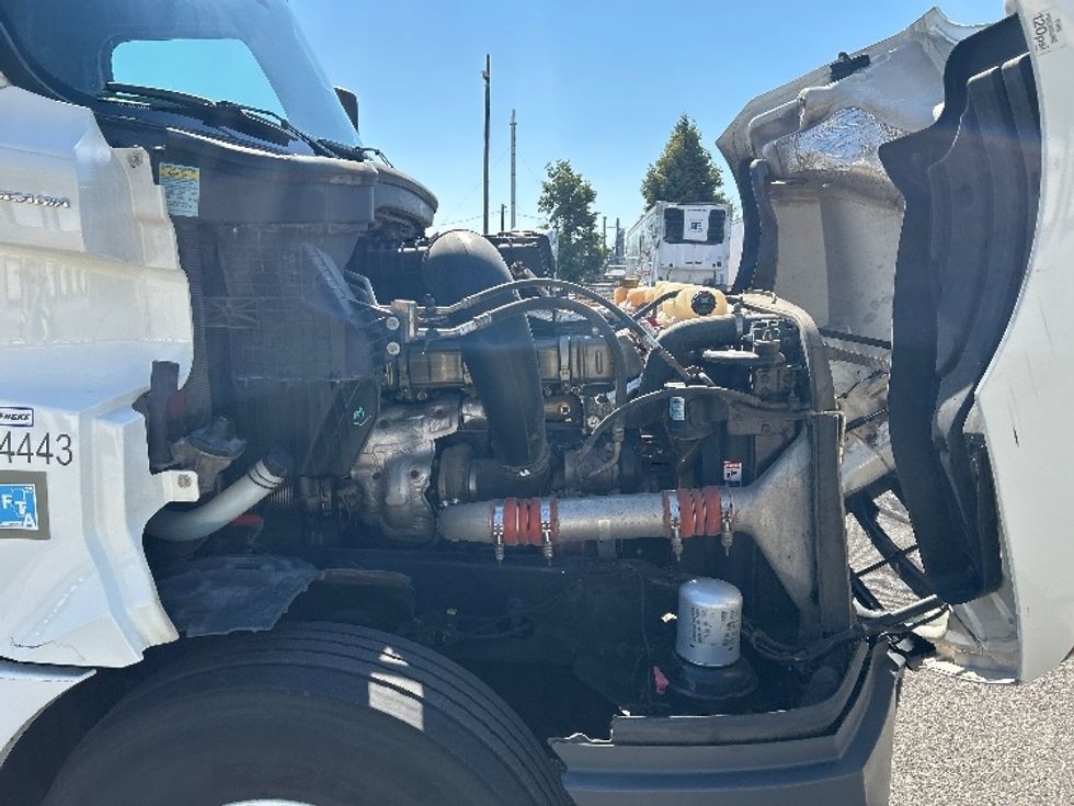 Sleeper Tractor-Heavy Duty Tractors-Freightliner-2021-T12664ST-Billings-MT-540,620\n\t\tmiles-$ 69,250 - Image 20