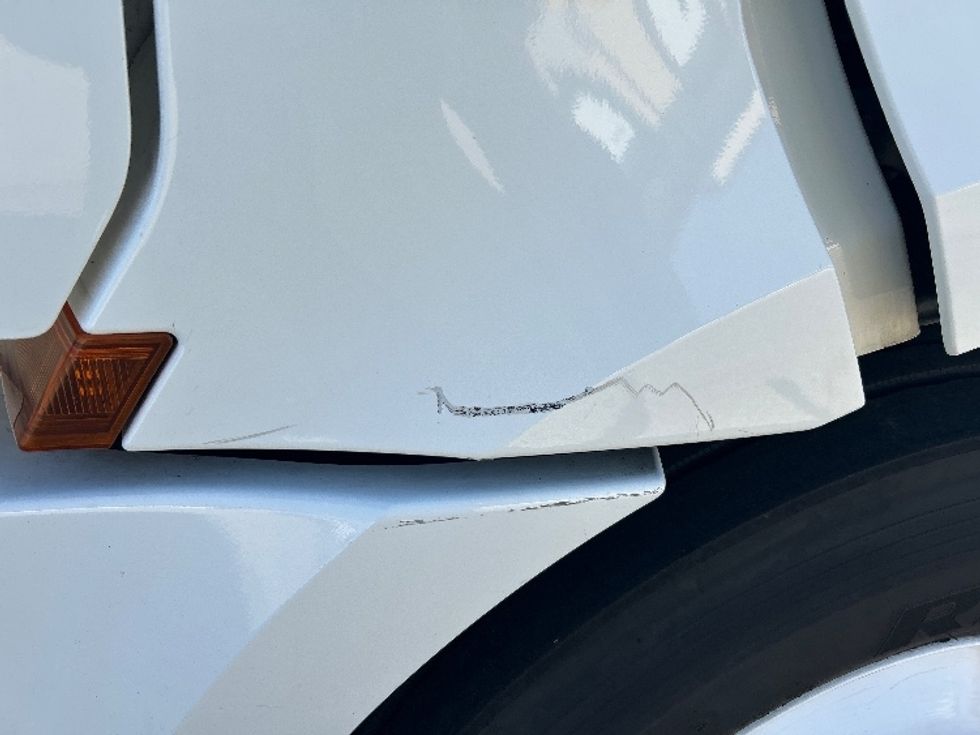 Sleeper Tractor-Heavy Duty Tractors-Freightliner-2021-T12664ST-Billings-MT-540,620\n\t\tmiles-$ 69,250 - Image 23