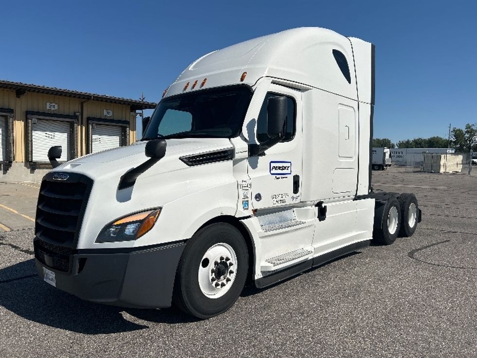 Sleeper Tractor-Heavy Duty Tractors-Freightliner-2021-T12664ST-Billings-MT-540,620\n\t\tmiles-$ 69,250 - Image 3