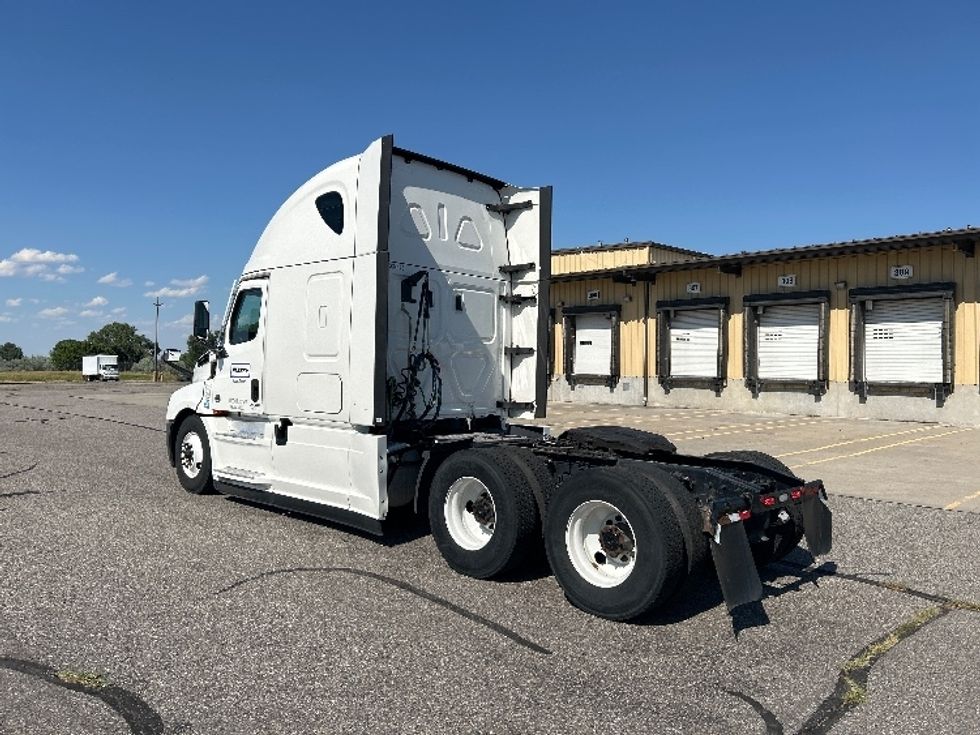 Sleeper Tractor-Heavy Duty Tractors-Freightliner-2021-T12664ST-Billings-MT-540,620\n\t\tmiles-$ 69,250 - Image 5