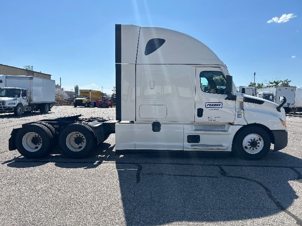 Sleeper Tractor-Heavy Duty Tractors-Freightliner-2021-T12664ST-Billings-MT-540,620\n\t\tmiles-$ 69,250 - Image 8