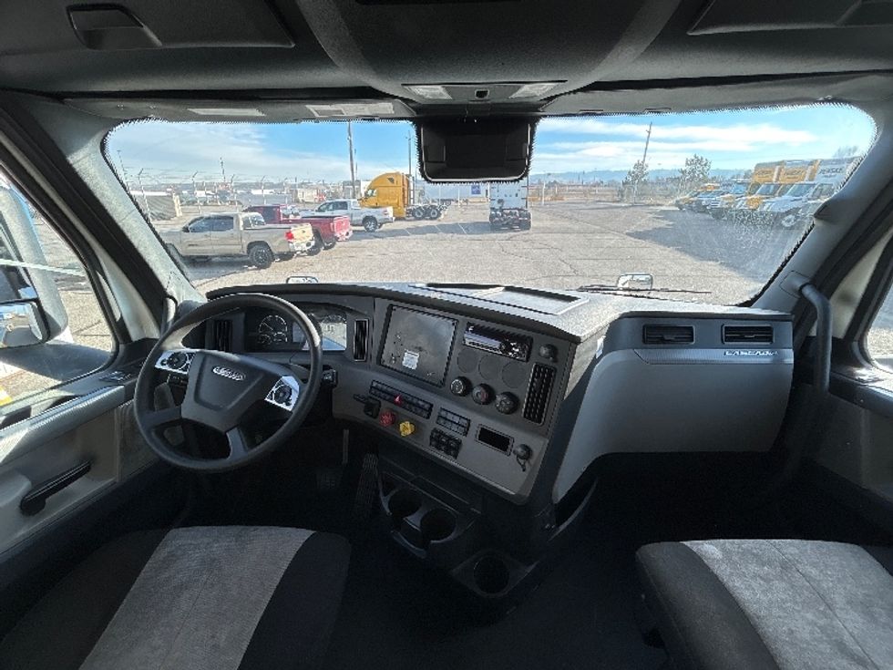 Sleeper Tractor-Heavy Duty Tractors-Freightliner-2021-T12664ST-Billings-MT-609,653\n\t\tmiles-$ 66,750 - Image 12