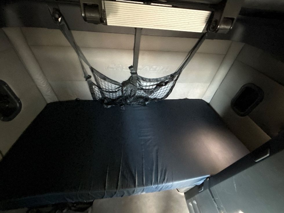 Sleeper Tractor-Heavy Duty Tractors-Freightliner-2021-T12664ST-Billings-MT-609,653\n\t\tmiles-$ 66,750 - Image 17