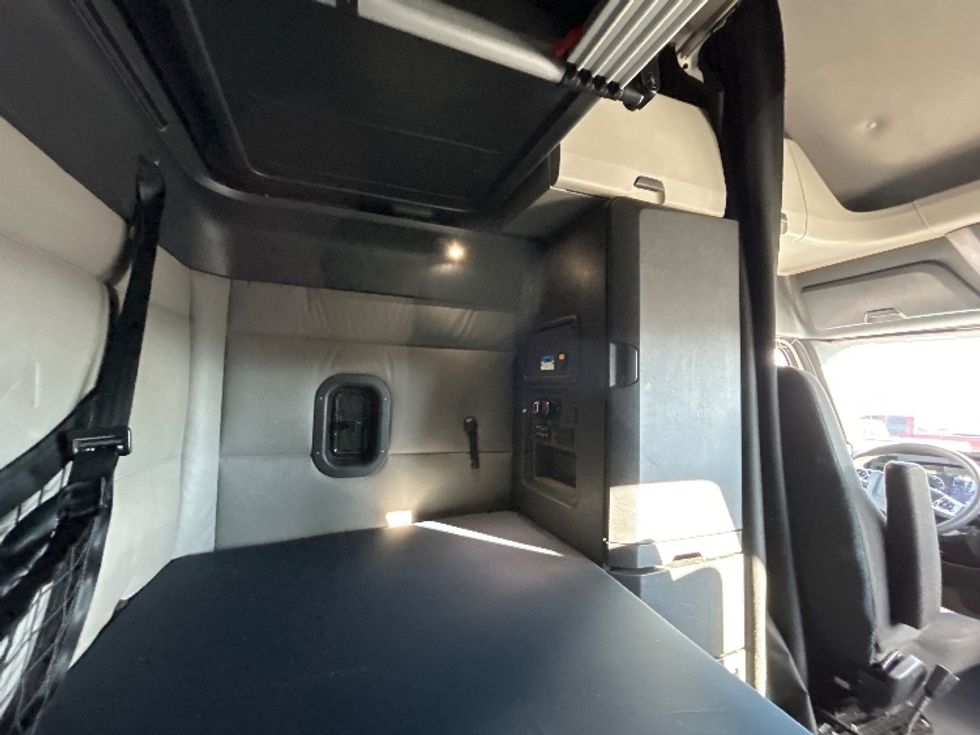 Sleeper Tractor-Heavy Duty Tractors-Freightliner-2021-T12664ST-Billings-MT-609,653\n\t\tmiles-$ 66,750 - Image 18