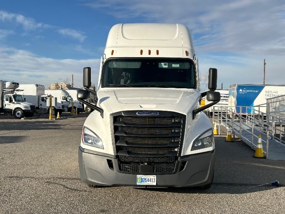 Sleeper Tractor-Heavy Duty Tractors-Freightliner-2021-T12664ST-Billings-MT-609,653\n\t\tmiles-$ 66,750 - Image 2