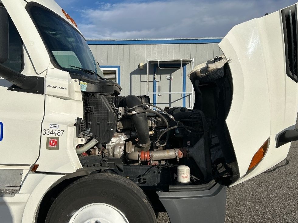 Sleeper Tractor-Heavy Duty Tractors-Freightliner-2021-T12664ST-Billings-MT-609,653\n\t\tmiles-$ 66,750 - Image 20