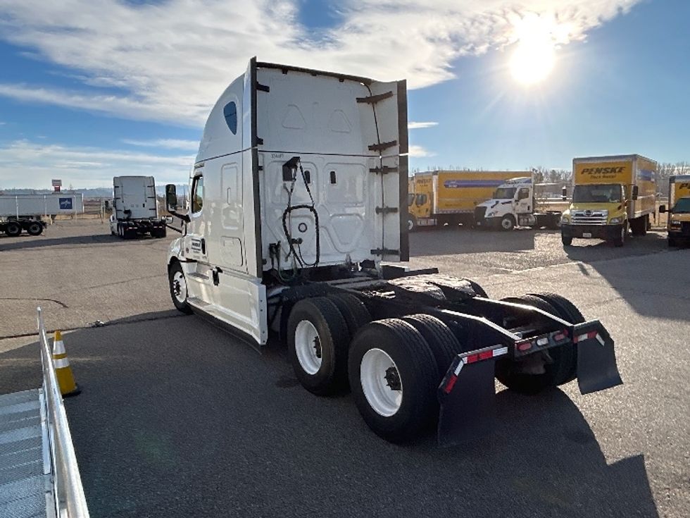 Sleeper Tractor-Heavy Duty Tractors-Freightliner-2021-T12664ST-Billings-MT-609,653\n\t\tmiles-$ 66,750 - Image 5