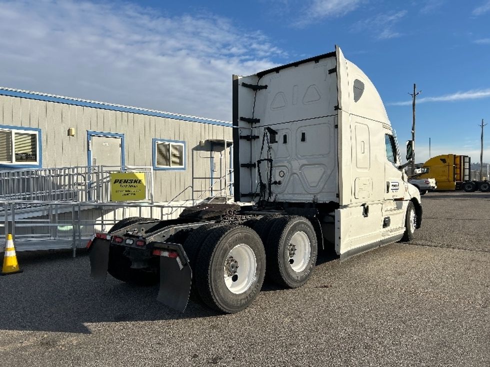 Sleeper Tractor-Heavy Duty Tractors-Freightliner-2021-T12664ST-Billings-MT-609,653\n\t\tmiles-$ 66,750 - Image 7