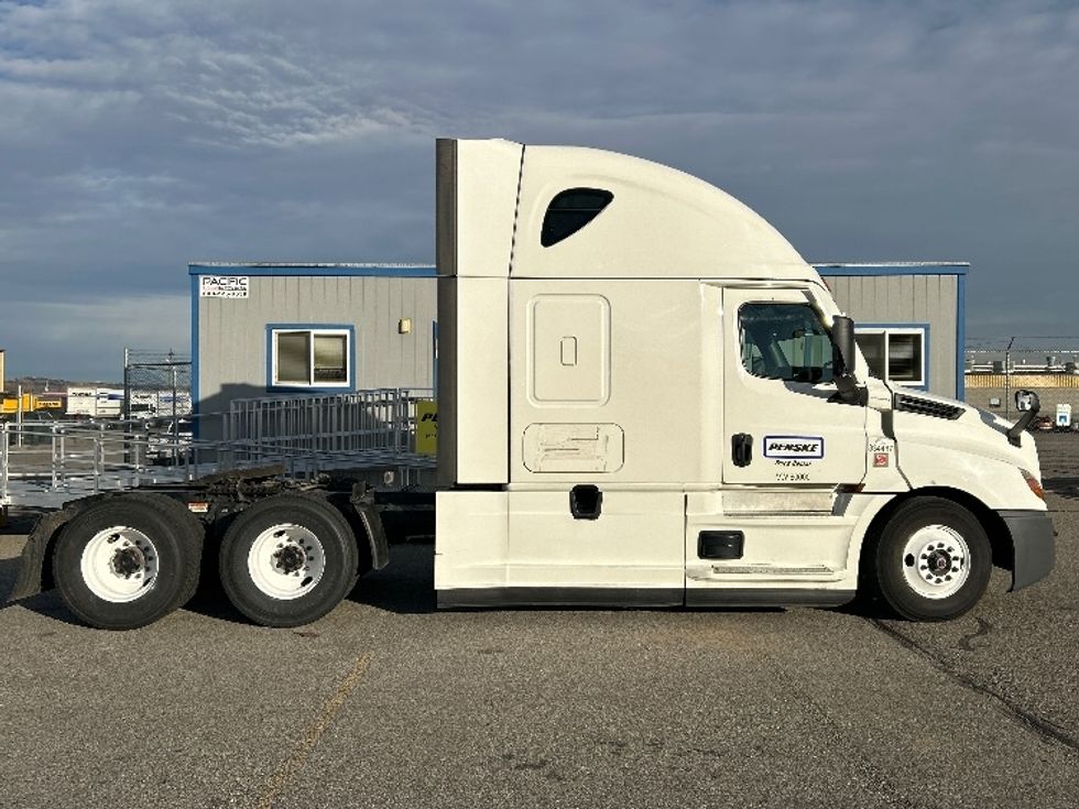 Sleeper Tractor-Heavy Duty Tractors-Freightliner-2021-T12664ST-Billings-MT-609,653\n\t\tmiles-$ 66,750 - Image 8