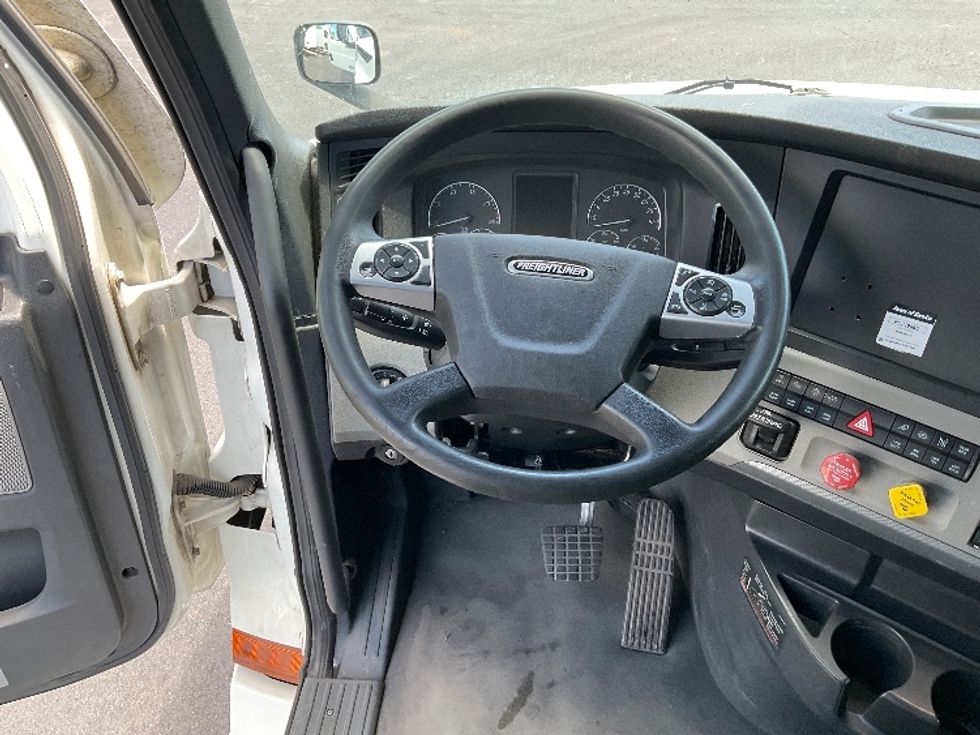 Sleeper Tractor-Heavy Duty Tractors-Freightliner-2021-T12664ST-Binghamton-NY-455,629\n\t\tmiles-$ 67,500 - Image 11