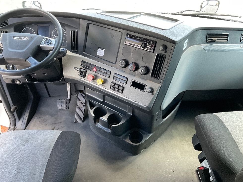 Sleeper Tractor-Heavy Duty Tractors-Freightliner-2021-T12664ST-Binghamton-NY-455,629\n\t\tmiles-$ 67,500 - Image 12