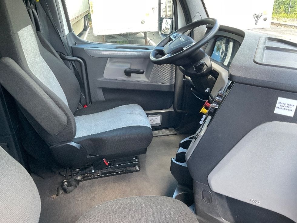 Sleeper Tractor-Heavy Duty Tractors-Freightliner-2021-T12664ST-Binghamton-NY-455,629\n\t\tmiles-$ 67,500 - Image 15