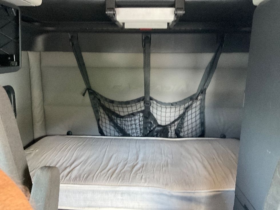 Sleeper Tractor-Heavy Duty Tractors-Freightliner-2021-T12664ST-Binghamton-NY-455,629\n\t\tmiles-$ 67,500 - Image 16