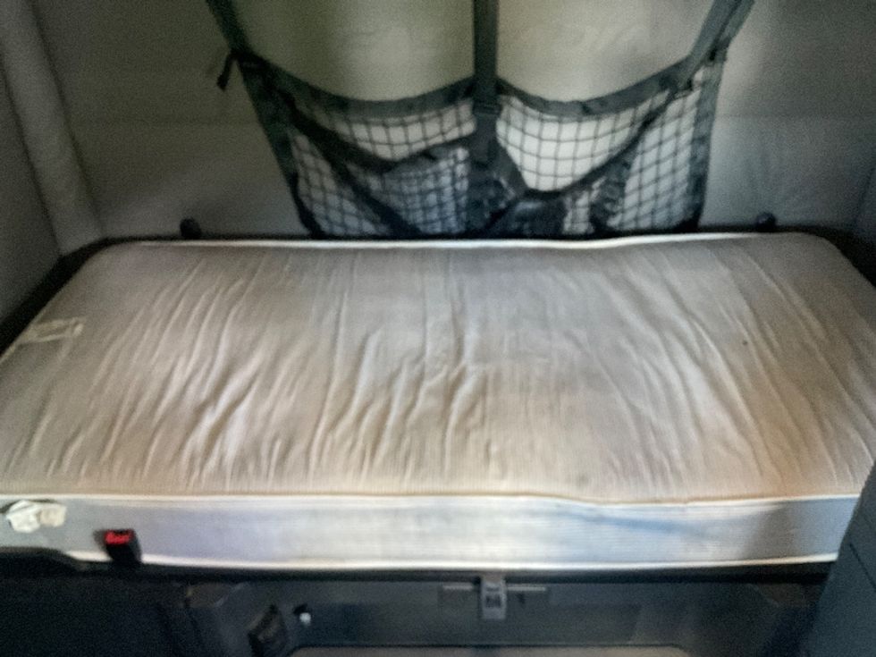 Sleeper Tractor-Heavy Duty Tractors-Freightliner-2021-T12664ST-Binghamton-NY-455,629\n\t\tmiles-$ 67,500 - Image 17