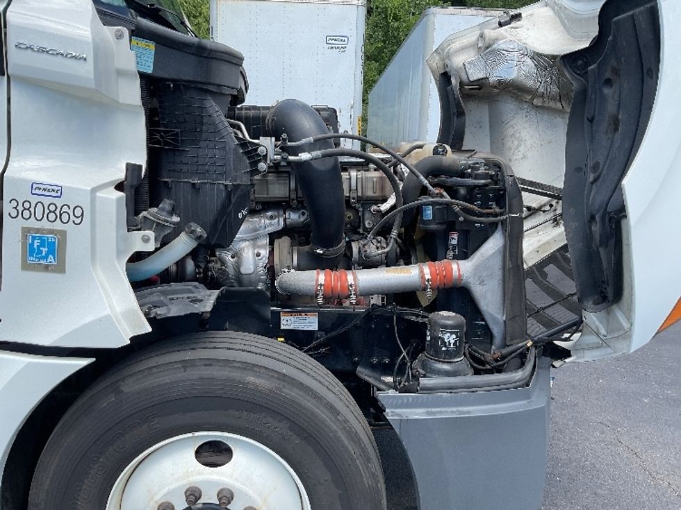 Sleeper Tractor-Heavy Duty Tractors-Freightliner-2021-T12664ST-Binghamton-NY-455,629\n\t\tmiles-$ 67,500 - Image 20