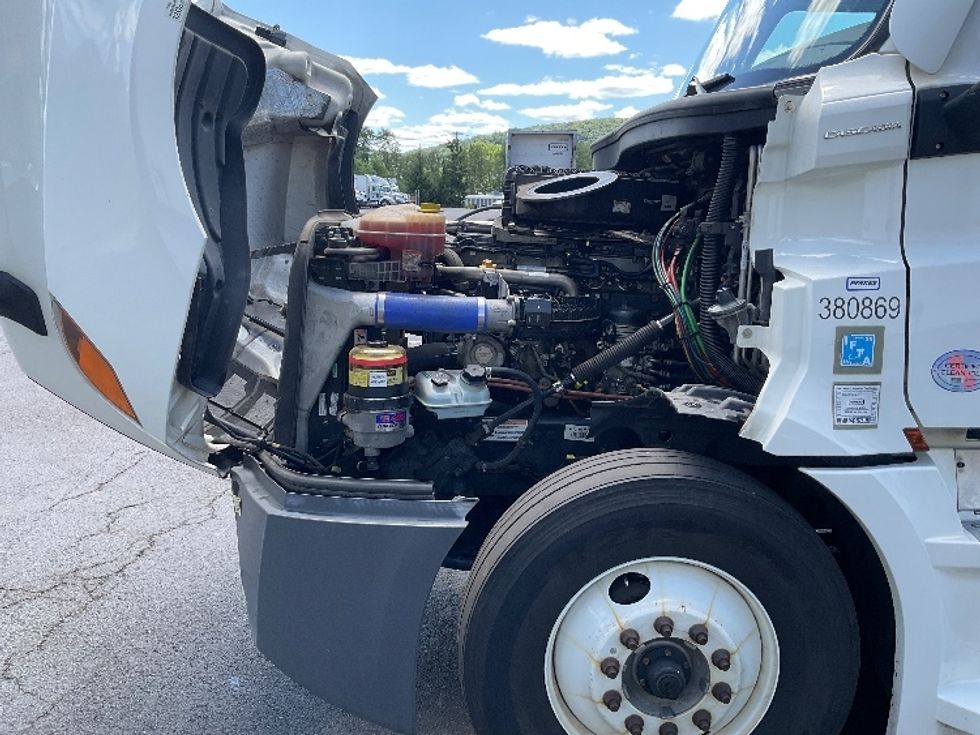 Sleeper Tractor-Heavy Duty Tractors-Freightliner-2021-T12664ST-Binghamton-NY-455,629\n\t\tmiles-$ 67,500 - Image 21