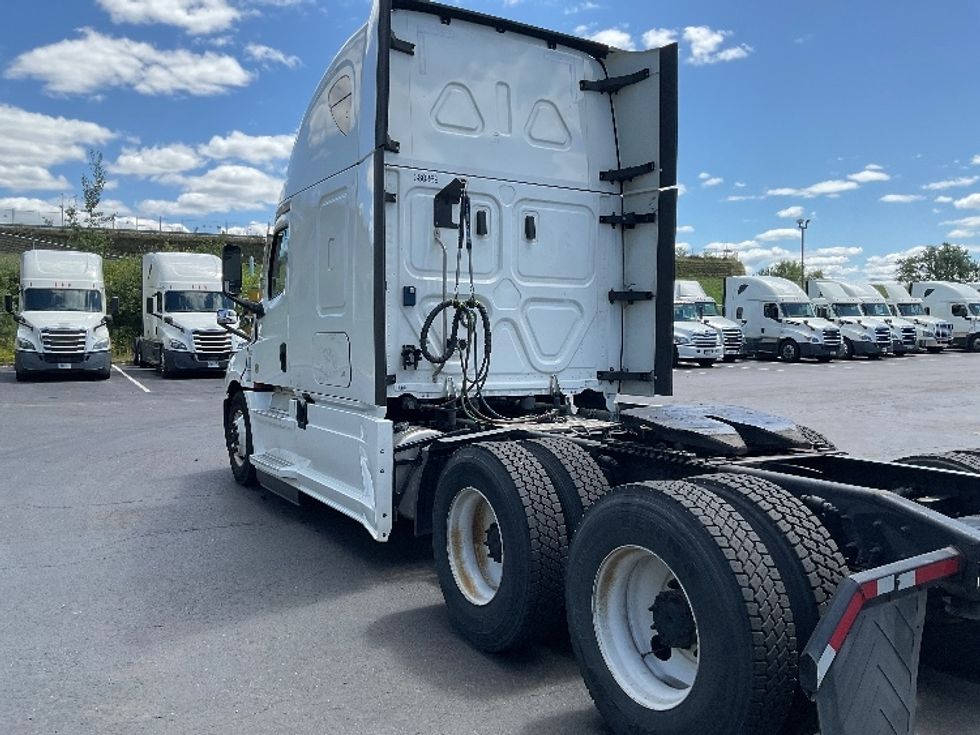 Sleeper Tractor-Heavy Duty Tractors-Freightliner-2021-T12664ST-Binghamton-NY-455,629\n\t\tmiles-$ 67,500 - Image 5