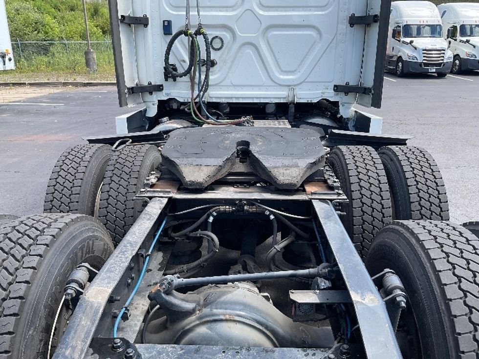 Sleeper Tractor-Heavy Duty Tractors-Freightliner-2021-T12664ST-Binghamton-NY-455,629\n\t\tmiles-$ 67,500 - Image 6