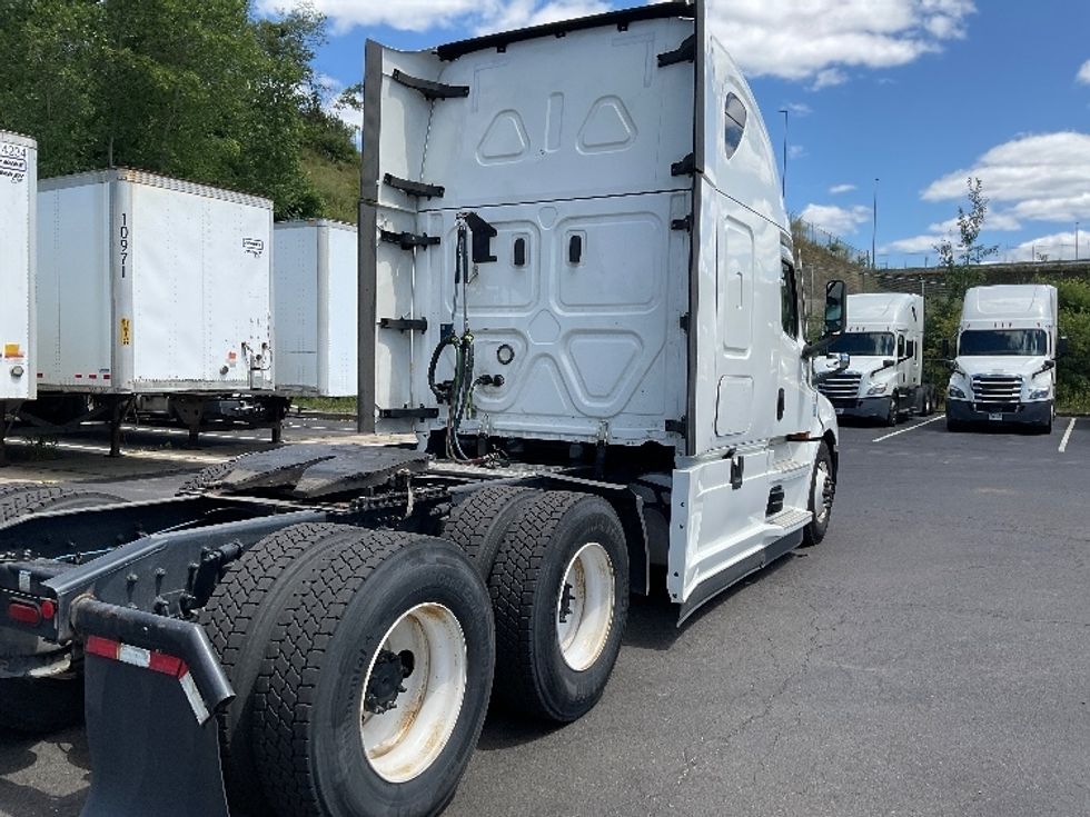 Sleeper Tractor-Heavy Duty Tractors-Freightliner-2021-T12664ST-Binghamton-NY-455,629\n\t\tmiles-$ 67,500 - Image 7