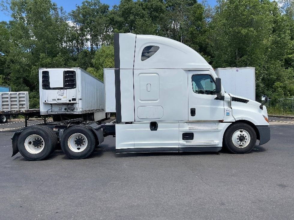 Sleeper Tractor-Heavy Duty Tractors-Freightliner-2021-T12664ST-Binghamton-NY-455,629\n\t\tmiles-$ 67,500 - Image 8