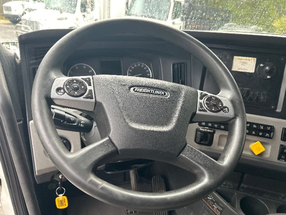 Sleeper Tractor-Heavy Duty Tractors-Freightliner-2021-T12664ST-Blountville-TN-610,165\n\t\tmiles-$ 56,250 - Image 10
