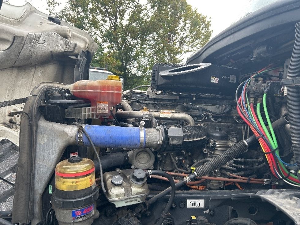 Sleeper Tractor-Heavy Duty Tractors-Freightliner-2021-T12664ST-Blountville-TN-610,165\n\t\tmiles-$ 56,250 - Image 20